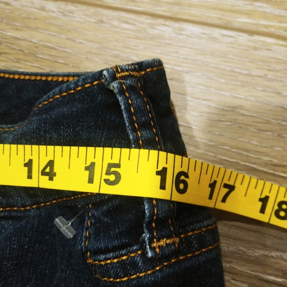 Torrid dark wash Jean shorts - Picture 4 of 7